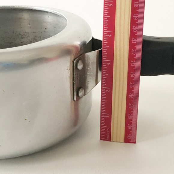 USHA SHRIRAM Induction Energy Saver Base Aluminum Pressure Cooker 2 Liters - Picture 7 of 8